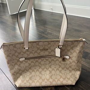 Coach Cream Gallery Tote Bag In Signature Canvas with Leather Trim